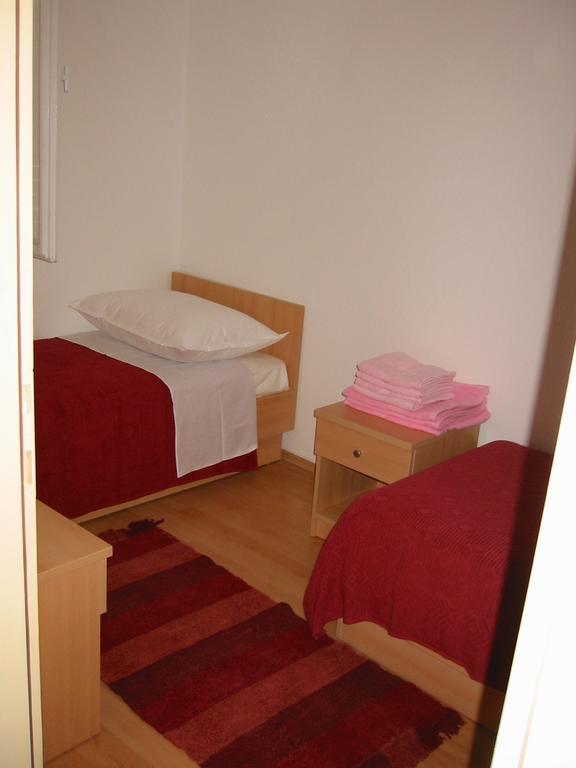 Apartments Waterfront Ivan 포드고라 객실 사진
