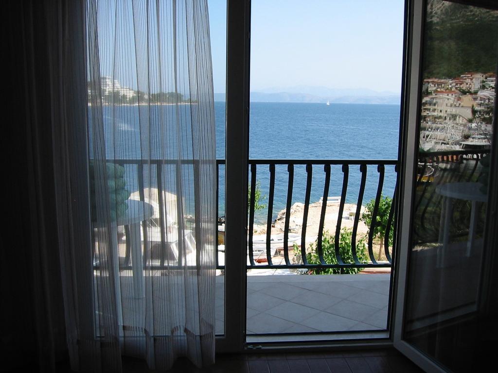 Apartments Waterfront Ivan 포드고라 객실 사진